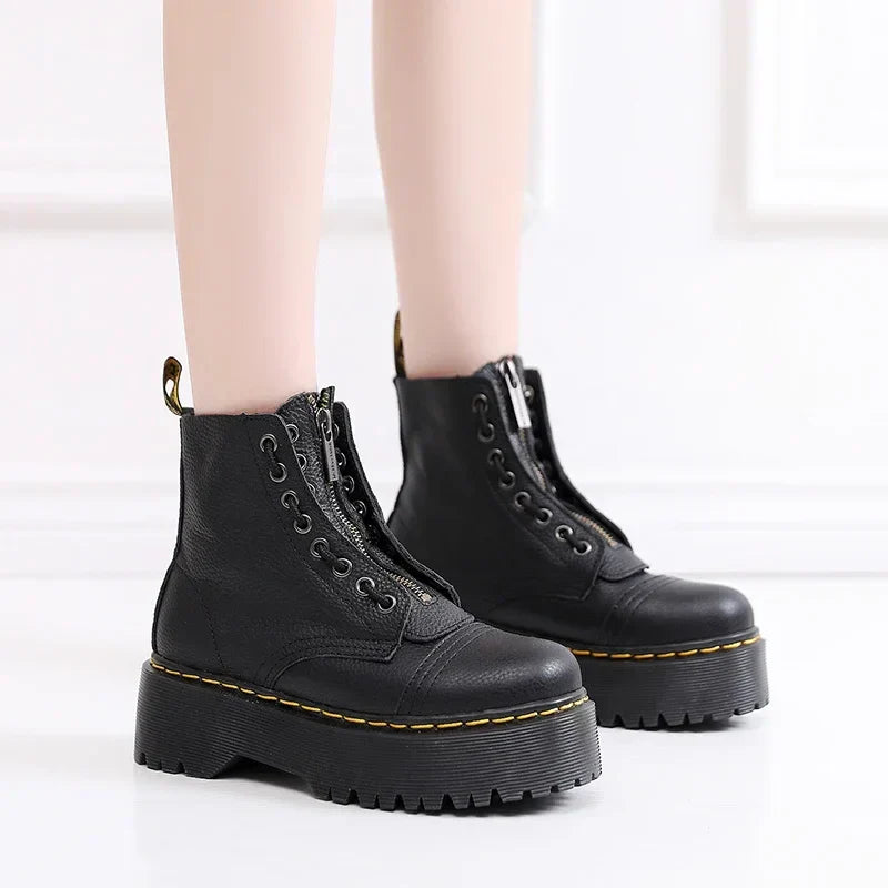 Comfortable women's platform boots for casual outdoor wear