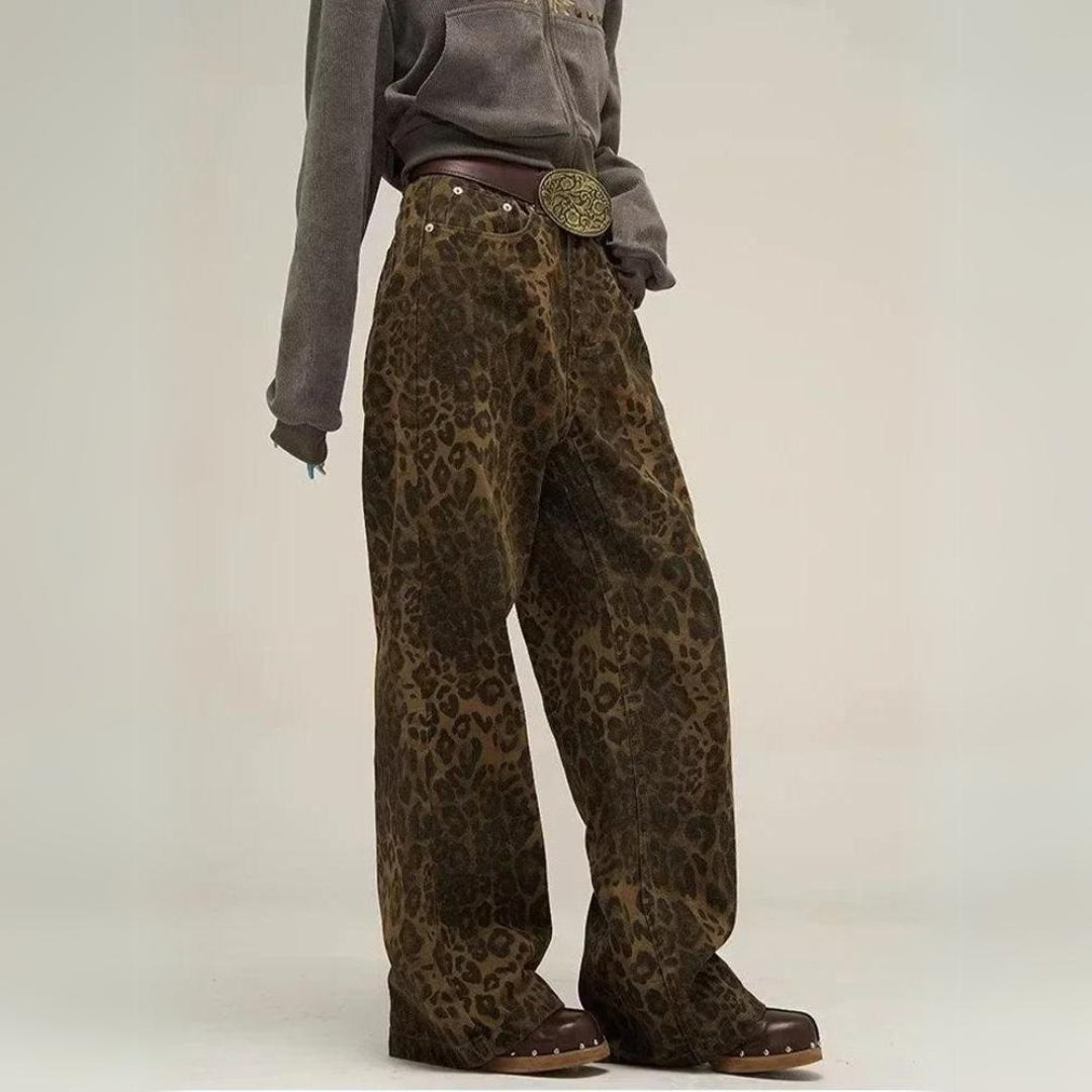 Bold women's high waist jeans in trendy leopard print