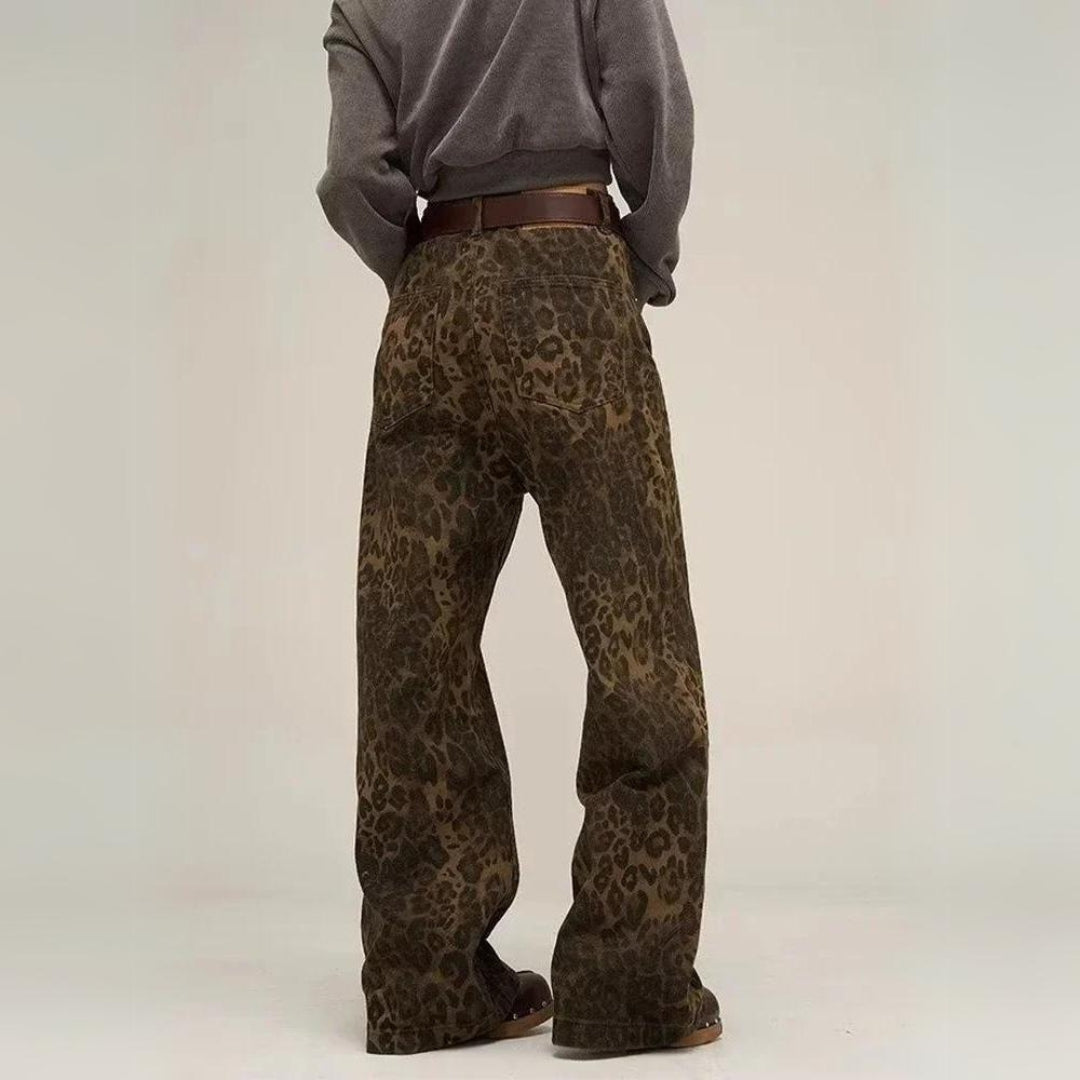 Bold women's high waist jeans in trendy leopard print