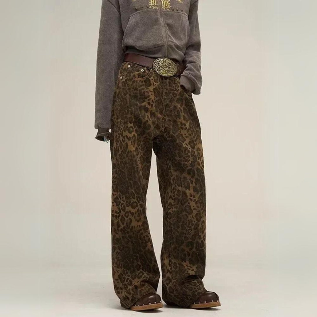Bold women's high waist jeans in trendy leopard print