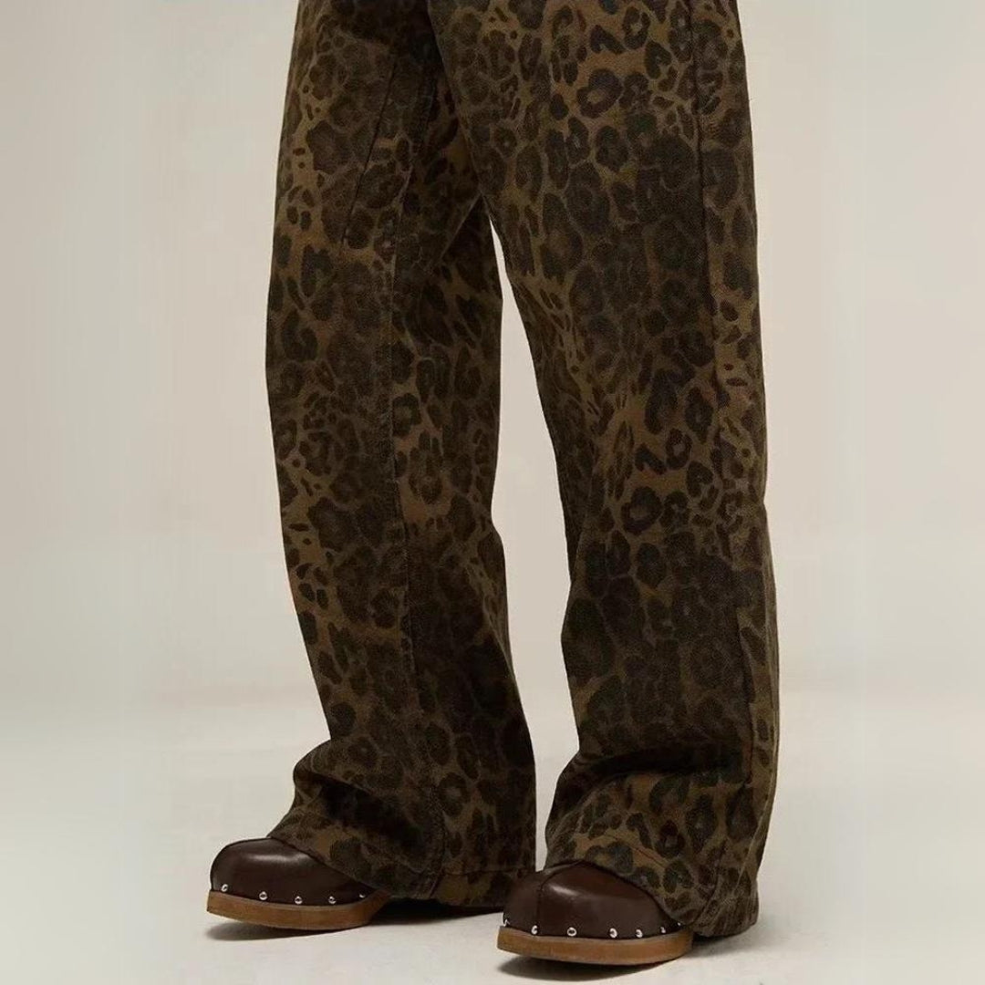 Bold women's high waist jeans in trendy leopard print