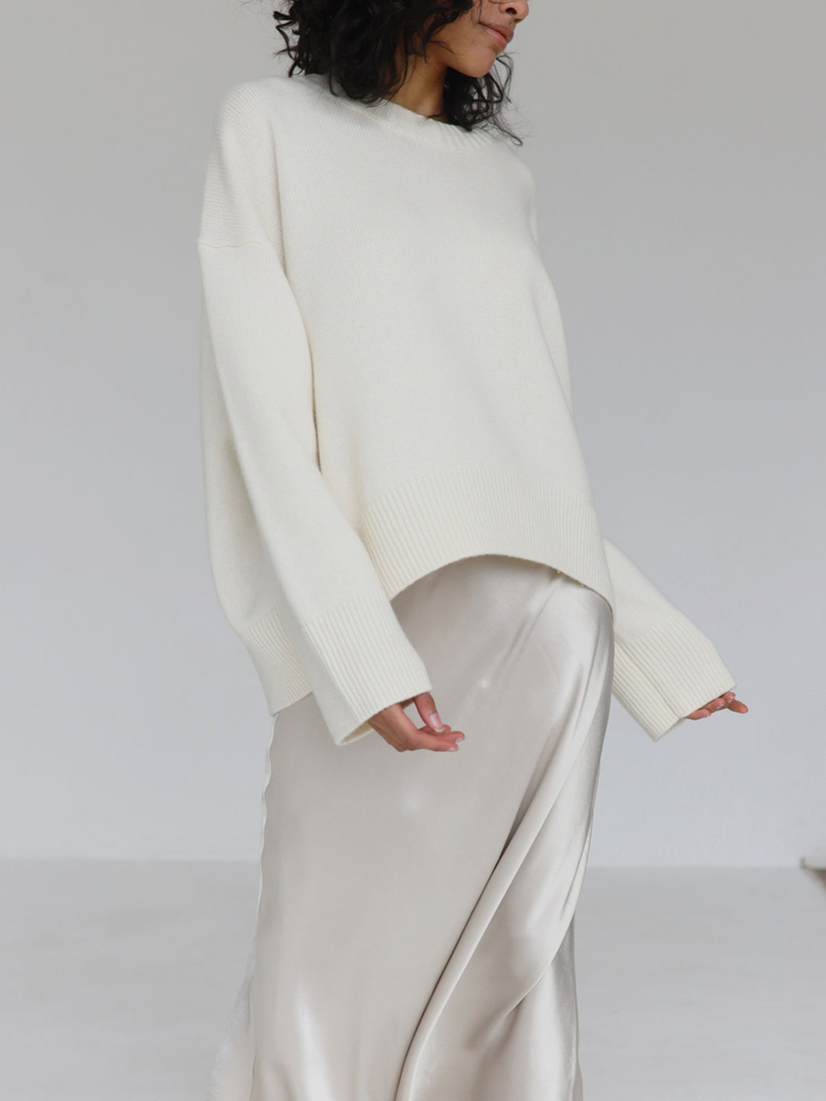 Women's round neck oversized pullover sweater