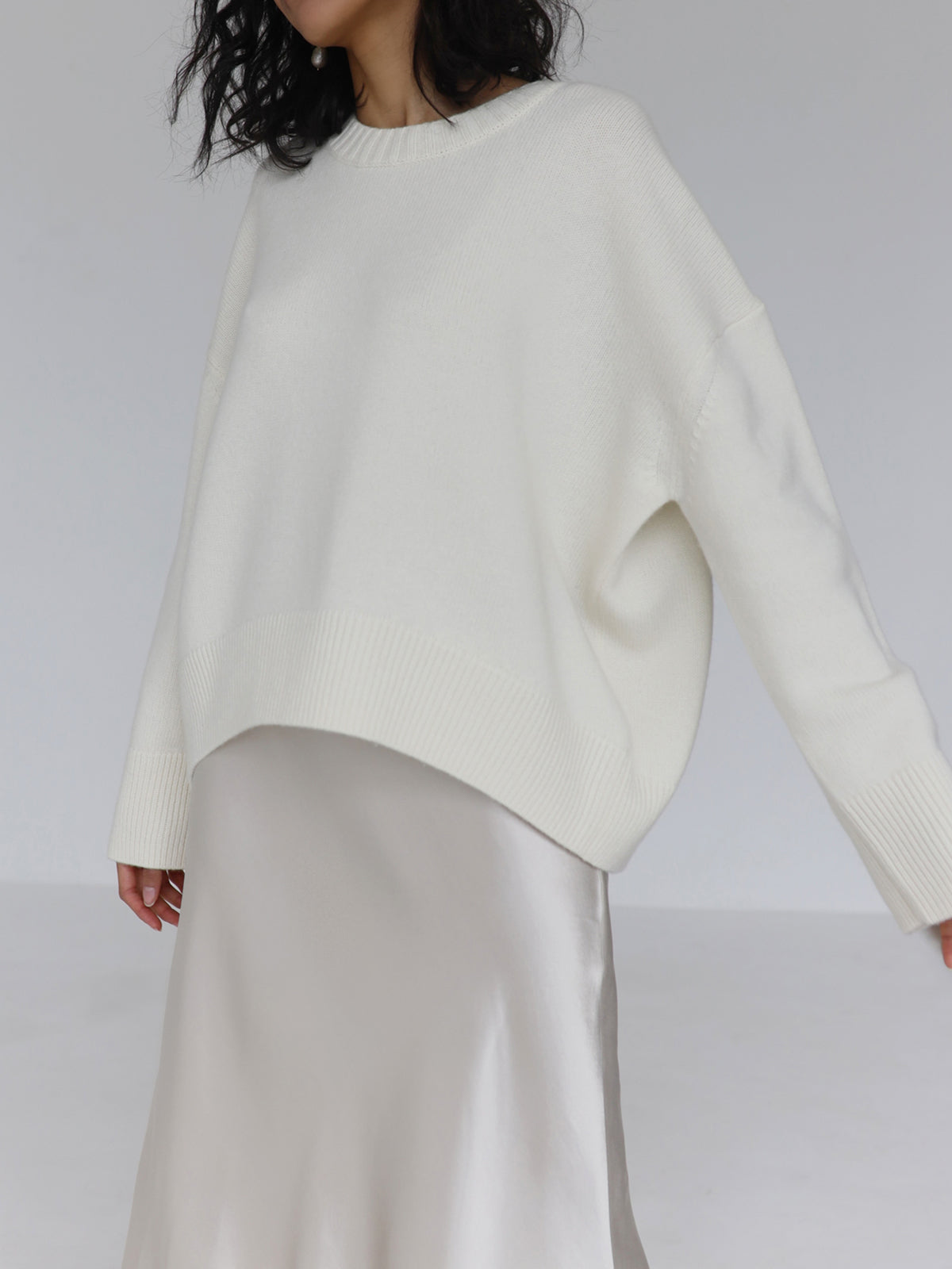 Women's round neck oversized pullover sweater